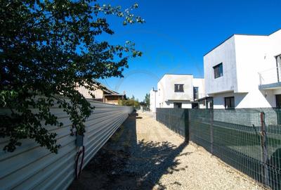 Caminul Perfect: Casa cu 4 Camere in Mioveni!
