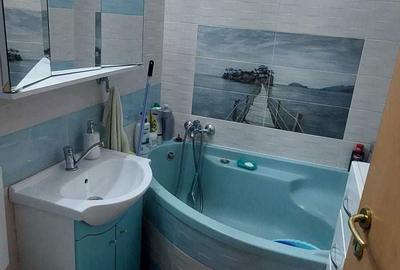 Apartament cu 3 camere semidecomandat în Rogerius