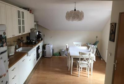 Casa de vanzare ,10 camere,350 mp,teren 1450 mp in Iris