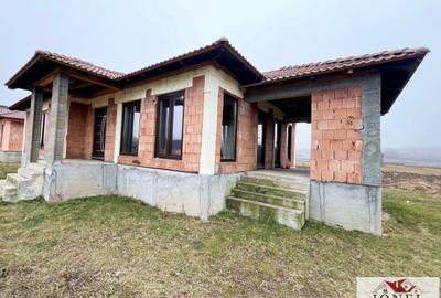 Casa noua semifinisata de vanzare in Sard - 9