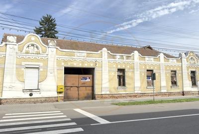 Cladire 12 incaperi, Teren 3.457 mp Str.Iuliu Maniu Nr.13 -Carei- Jud. Satu Mare - 1