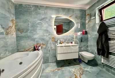 Apartament cu 2 camere decomandat în Cornișa