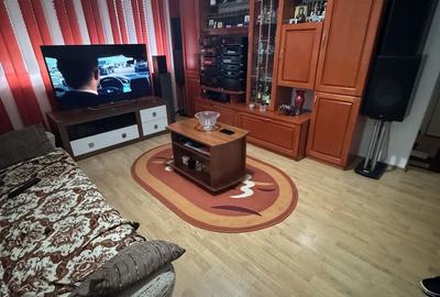Apartament cu 3 camere semidecomandat în Central