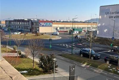 Apartament cu 2 camere semidecomandat, mobilat în Tractorul - 20