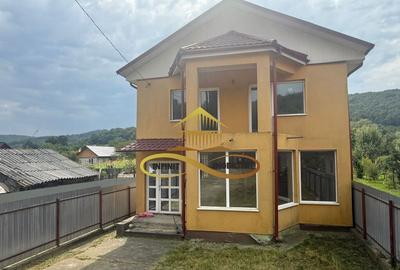 Casă cu 5 camere cu Teren 757 Mp în Luncani - 14