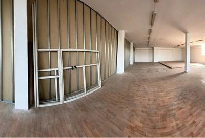 Spațiu comercial, de 491 mp, în Central - 2
