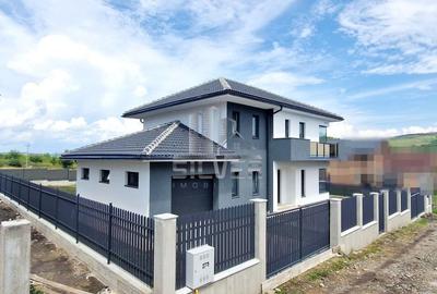 Casa individuala cu teren de 693 mp/CF. - 1