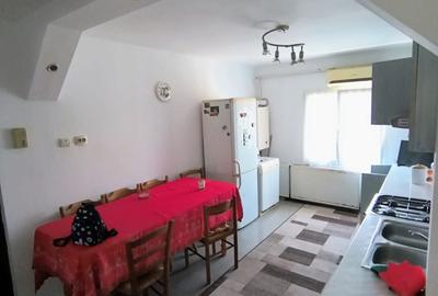 Apartament cu 3 camere decomandat în Central - 1