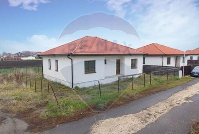 Casă individuală cu 4 camere cu Teren 330 Mp în Stupini - 2