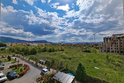 Apartament cu 2 camere decomandat, mobilat în Tractorul