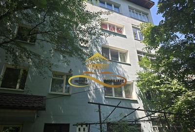 Apartament 3 camere de vanzare in Bacau, etj.2