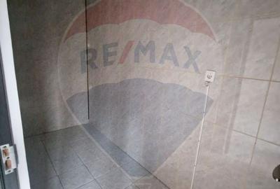 Casă individuală cu 8 camere cu Teren 536 Mp în 1 Mai - 10