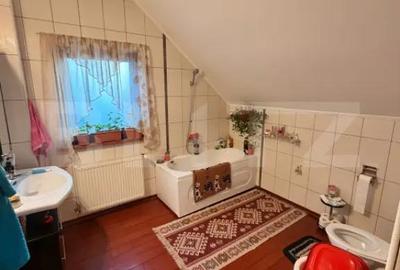 Casă cu 4 camere cu Teren 691 Mp în Central - 2