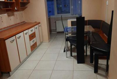 Apartament cu 3 camere decomandat în Girocului