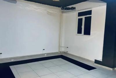 Spațiu comercial, de 92 mp, în Central - 3