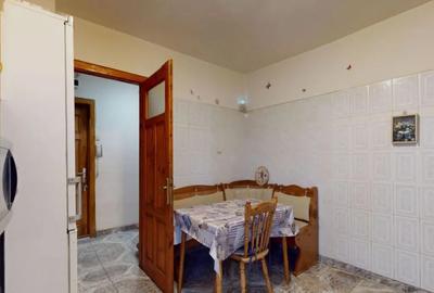 Apartament cu 3 camere semidecomandat, mobilat în Gorjului