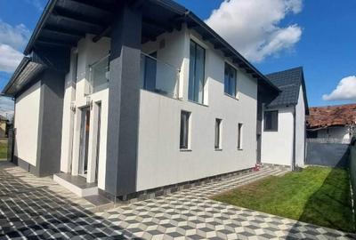 Casa Unirea formata din doua apartamente,cu doua intrari separate. - 3