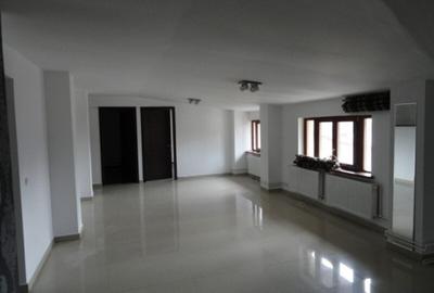 Casă individuală cu 5 camere cu Canalizare în Central - 16