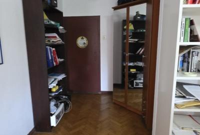 Apartament cu 3 camere semidecomandat, mobilat în P-ța Victoriei - 16