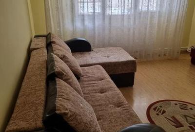 Apartament cu 3 camere semidecomandat în Sud