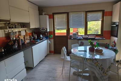 Casă cu 6 camere cu Teren 400 Mp în Podari - 8