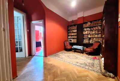 Vanzare apartament 3 camere, zona  Piata Sf. Stefan, etaj 1, comision 0% - 3