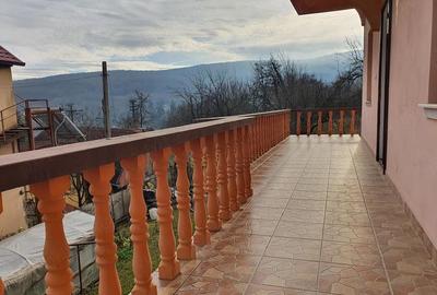 Casă cu 6 camere cu Teren 383 Mp în Central - 1