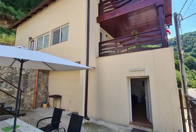 Casă cu 4 camere în Central - 2