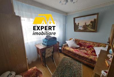 Apartament cu 3 camere decomandat în Școlilor