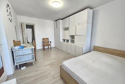 Apartament cu 4 camere decomandat în 7 Noiembrie - 2