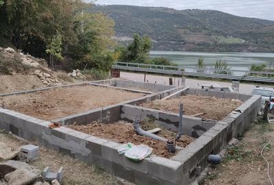 Teren de 200 mp, în Dubova