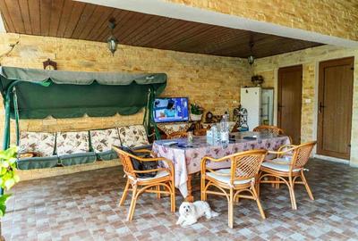 Casă cu 6 camere cu Teren 300 Mp în Grădiște - 2