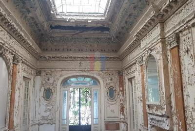 Casă cu 10 camere cu Teren 2400 Mp în Central - 4