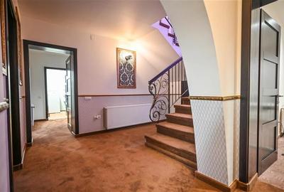 Resedinta distincta, mobilata cu rafinament, pe 1.000 mp teren, Central, Sacele, - 60