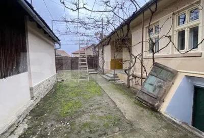 Casa cu anexe ?i 40 ari de gradina - 3