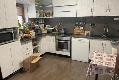 Casă cu Teren 600 Mp în Central - 2