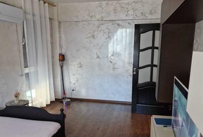 Apartament cu 2 camere decomandat în Nicolina
