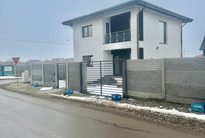Casă cochetă, eficient compartimentată,4 camere, P+ 1 E, incalzire in pardoseala