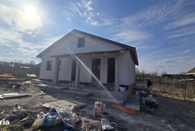 Casă cu 3 camere în Voinești - 1