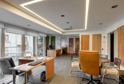 Casă individuală cu 15 camere cu Canalizare în Capitale - 25