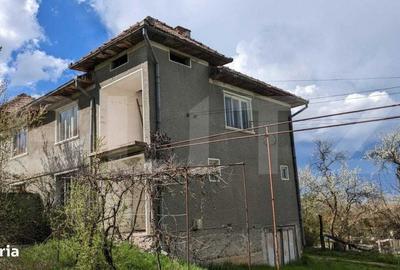 Casă cu 3 camere cu Teren 10 Mp în Central