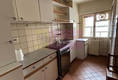 Apartament cu 3 camere decomandat în Decebal