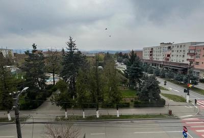 Apartament cu 4 camere decomandat în Central - 2