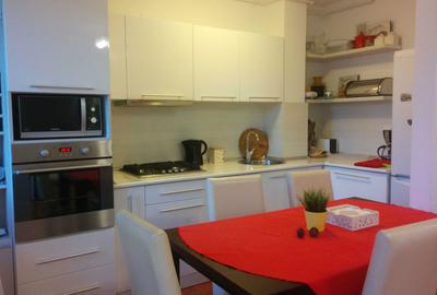 Apartament cu 3 camere semidecomandat în Central - 1