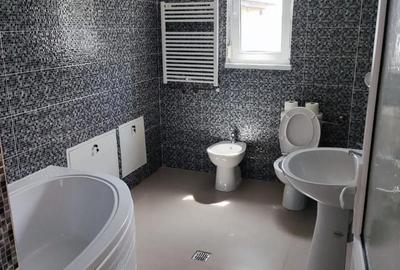 Casă cu 6 camere cu Teren 1100 Mp în Central - 1