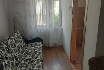 Garsonieră decomandată în Sud