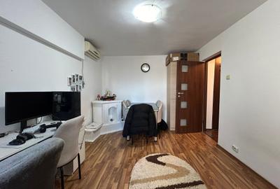 Titan 2 Camere Etaj 9  Instalatii Schimbate 15 Min Metrou Bloc 1976 Reabilitat - 3