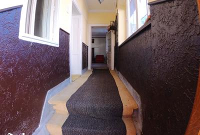 Casă cu 4 camere cu Teren 700 Mp în Central - 11