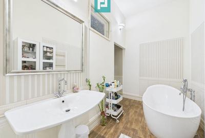 Apartament cu 3 camere semidecomandat în Central - 17