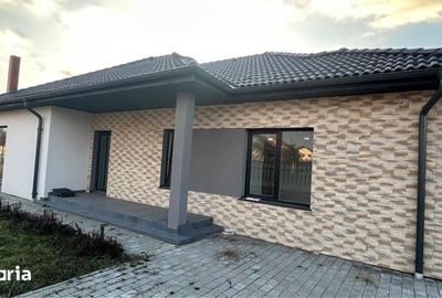 Casă cu 4 camere cu Teren 630 Mp în Jucu - 3